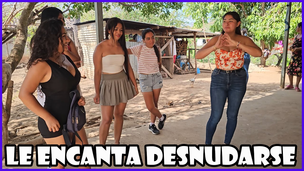 Esta señorita le encanta estar como Dios la trajo al mundo
