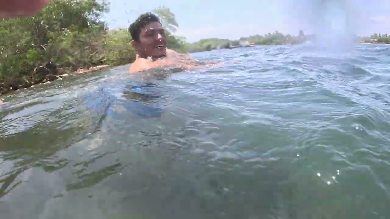 dandonos un baño es estas rricas aguas