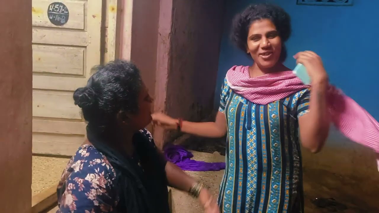 போண்டா வடைய அடிச்சுக்காம சாப்பிடுங்கடி #comedy #kovaimeerafamily #video #facebook