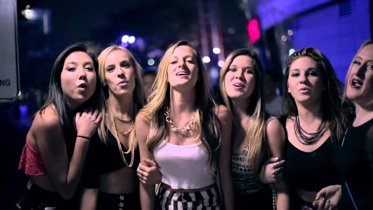 Miley Cyrus - Bangerz Tour trailer