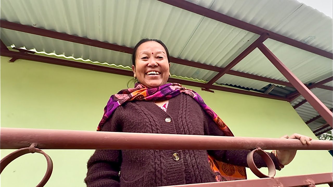 Dherei paxi ghar farkida Aama ekdamei khusi. Ghar aaunu bittikei ghaite huna jureko reixa.