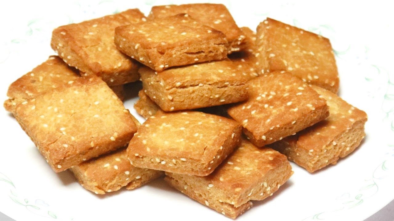 कढ़ाई में झटपट आटे बिस्कुट बनाये और महीने भर खाये-Wheat Biscuit Without Oven/Atta Biscuit/Milk Mathri