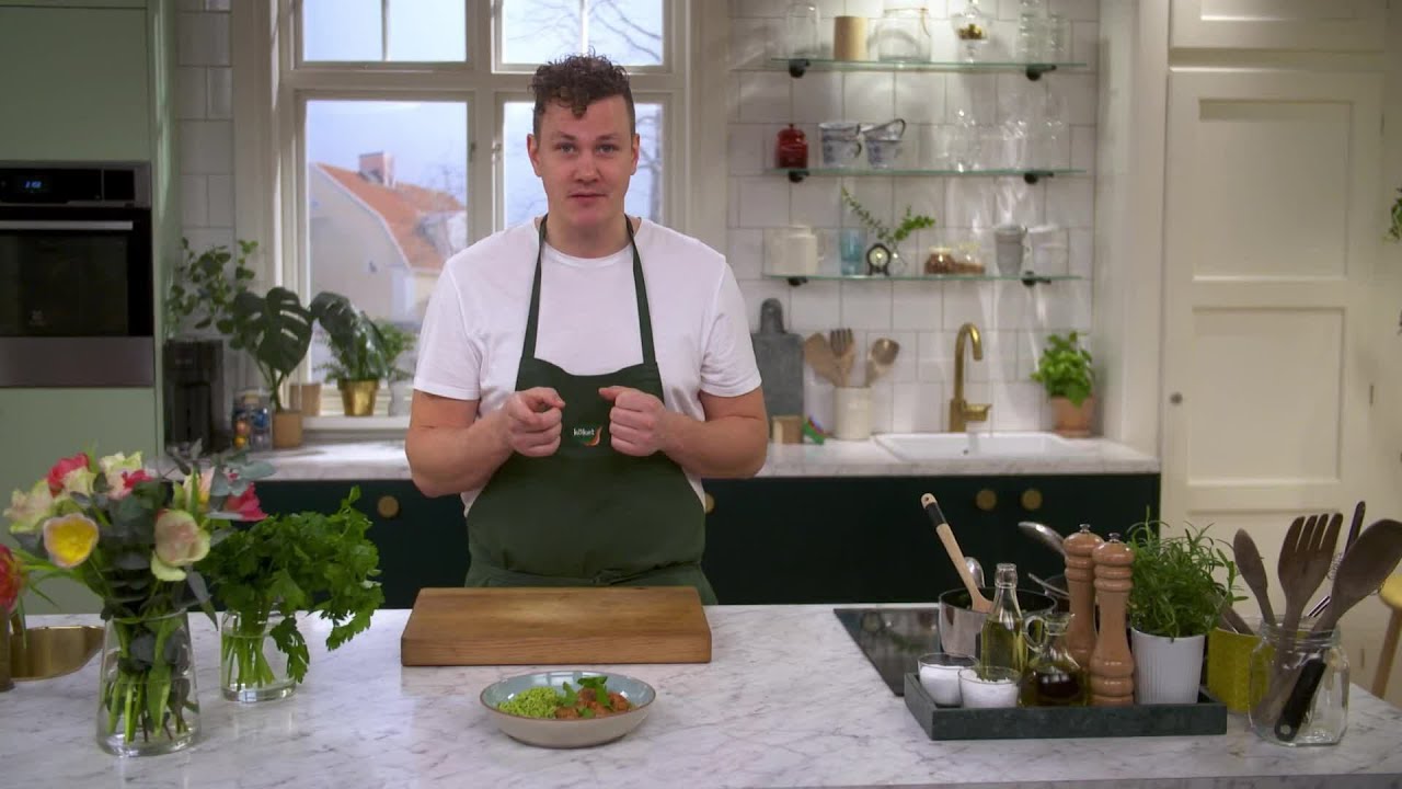 Kökets middag: Lammfärsbullar i tomatsås med örtcouscous - Köket