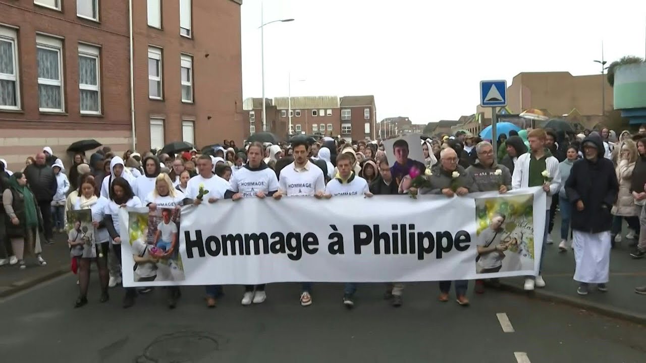 Grande-Synthe : plus d'un millier de personnes réunies pour Philippe | AFP Images