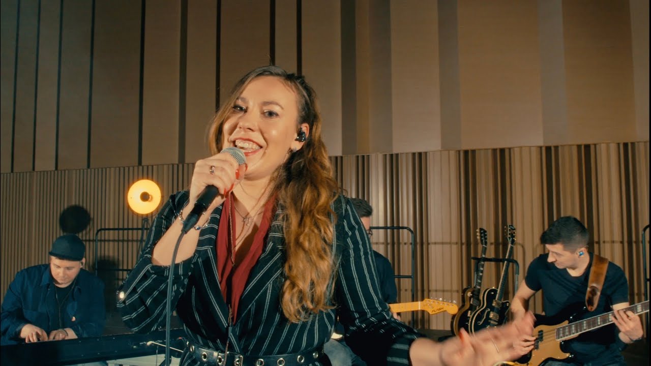 #21 @zavialovd - FIFI HOLLYWOOD | Cover | Hairy Legs | Live Session