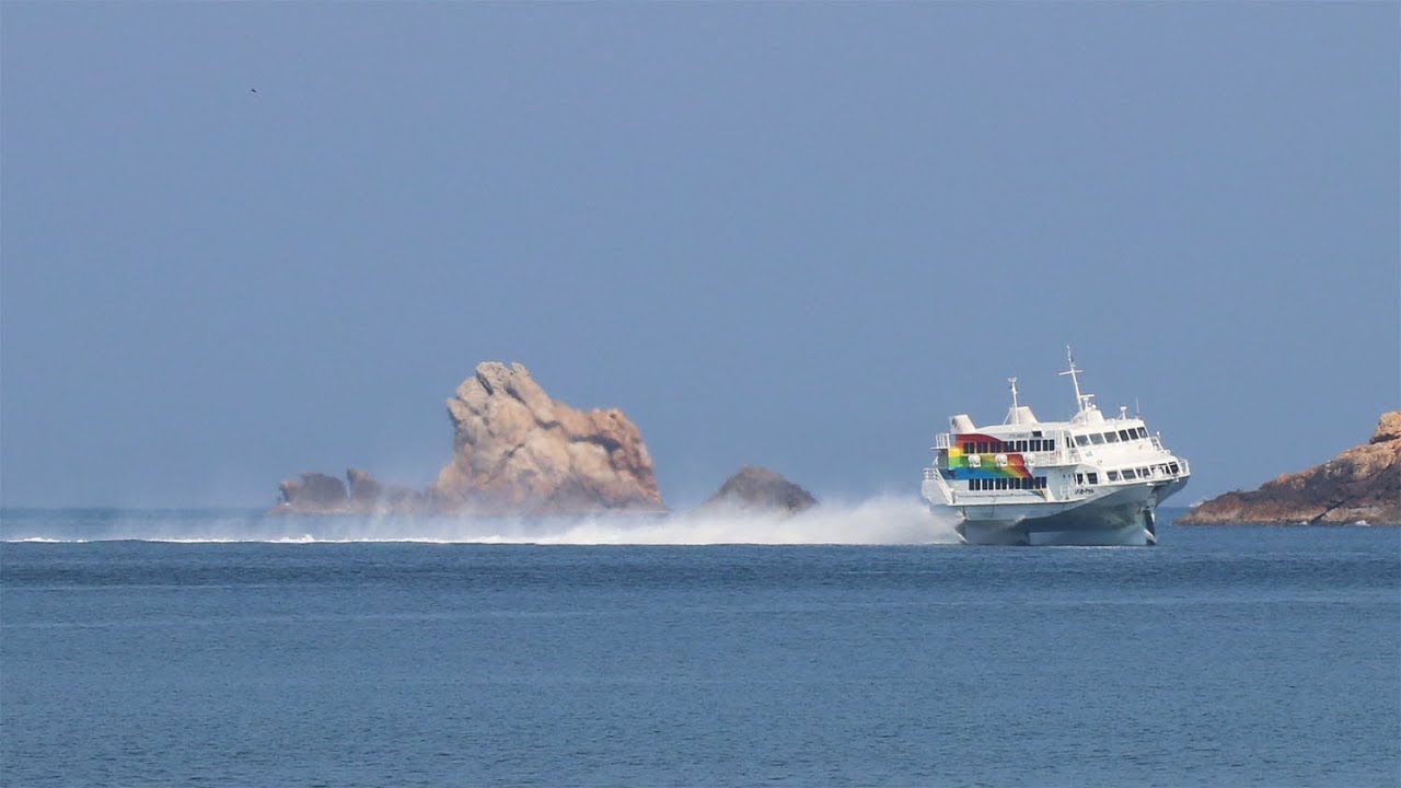 島根県七類港に入港するレインボージェット