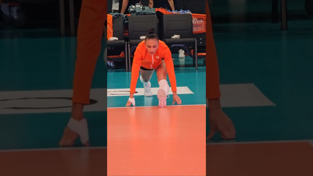 Simge Ak&ouml;z | Eczacıbaşı Voleybol