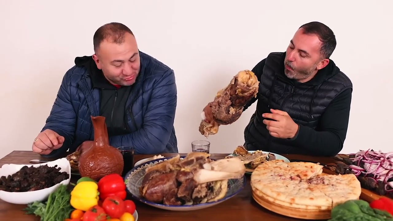 БИЗОН НА ГРИЛЕ. МЯСО БИЗОНА. ОТВАРНЫЕ, ПРИГОТОВЛЕННЫЕ НА ГРИЛЕ.