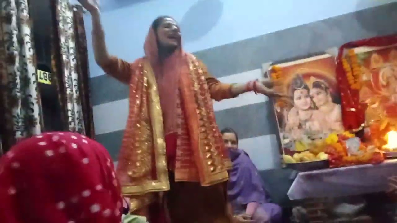 जुलाई और जुलाई की मां बाग में