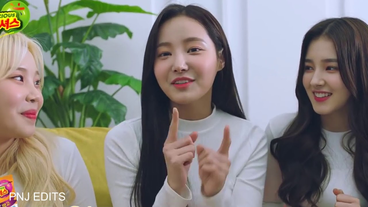 Momoland/Yeonwoo on crack (maybe not)