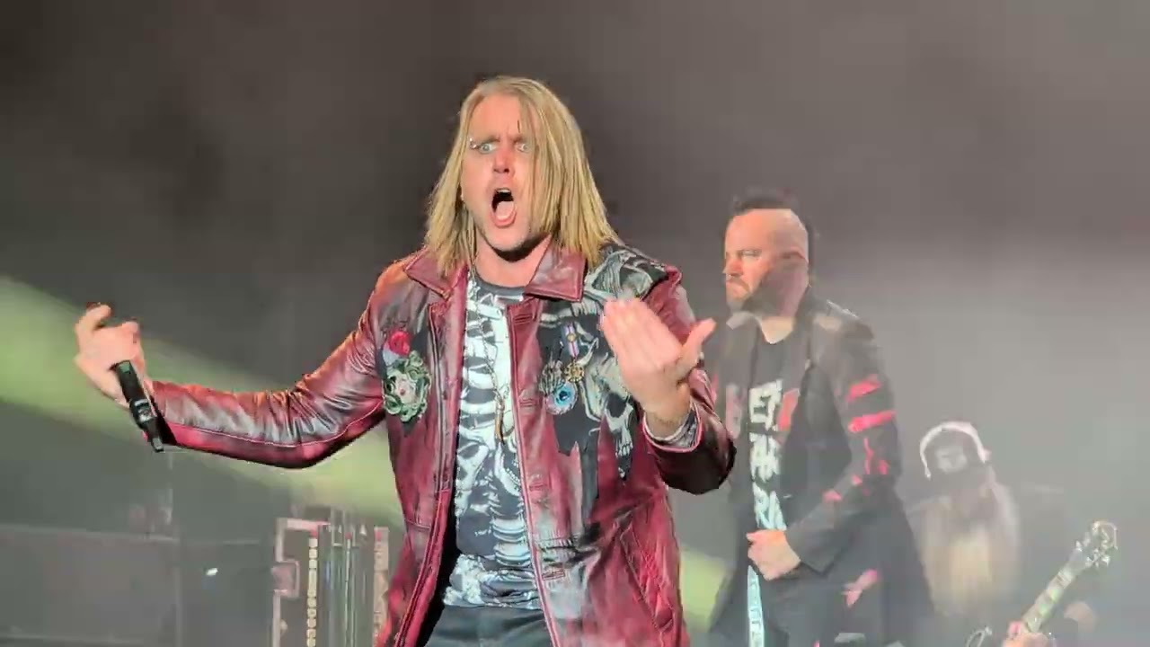 Three Days Grace - Dominate [4K] live @ Gasometer, Vienna