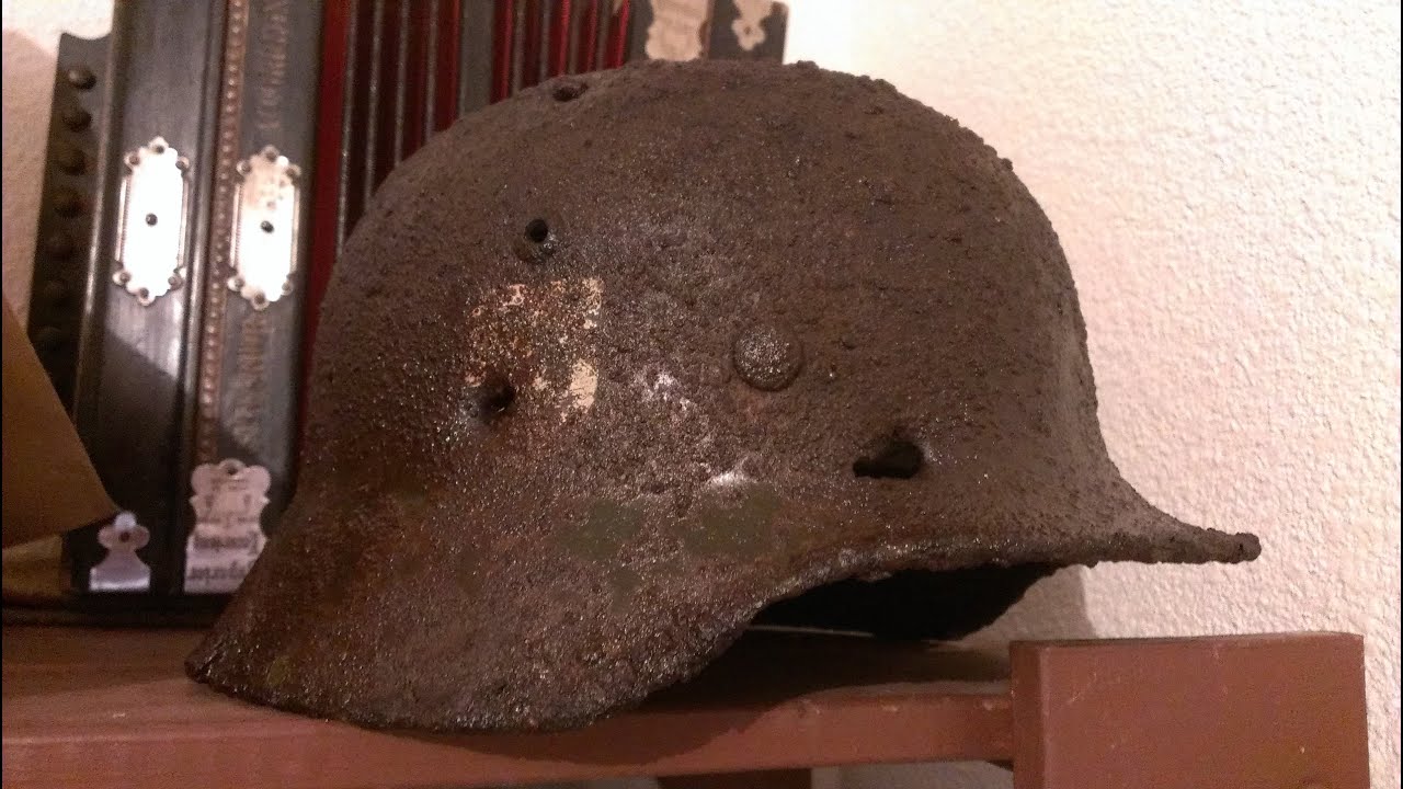 Détection Militaria Fin 2014 Casque SS Dug Up MP40 and SS Helmet...