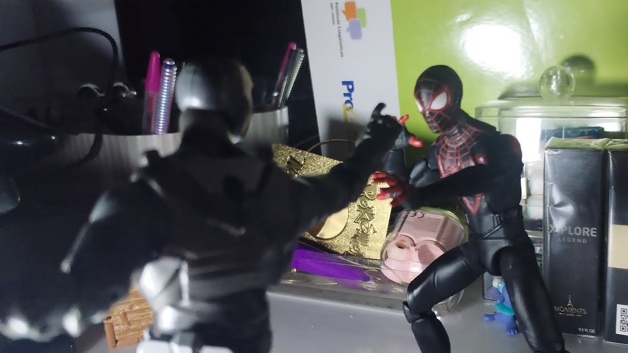 Spiderman fight scene stop motion 