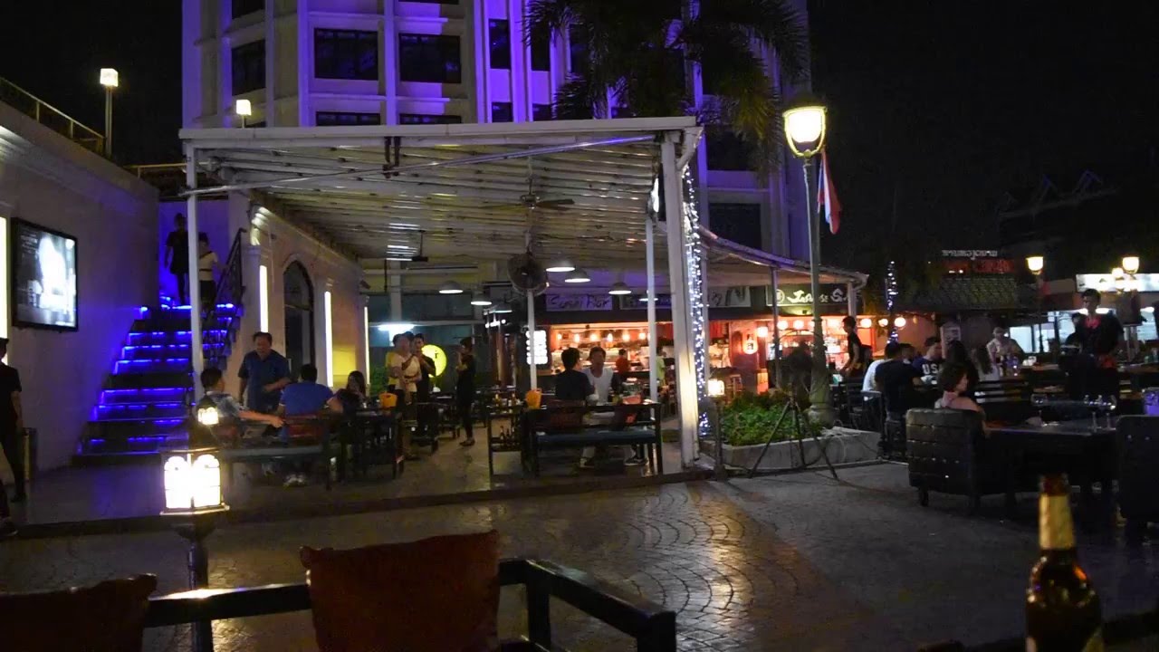 Dinner with live music at the Mix Restaurant & Bar in Vientiane, Laos