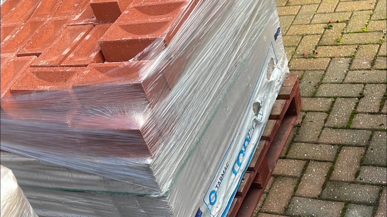 Bricks 🧱 Delivery 🚚 #live #buildingconstruction #uk #worldwide #canada #usa 