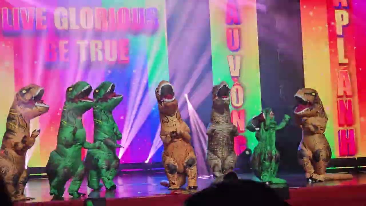 Cầu vồng lấp lánh (version khủng long ) - Fancon Lan Gia Bùi Tộc (Day 4)