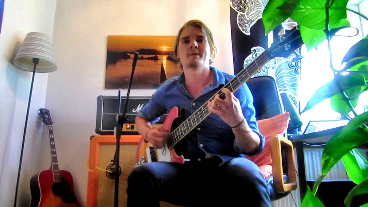 Rickenbacker bass through Marshall JMP 2203