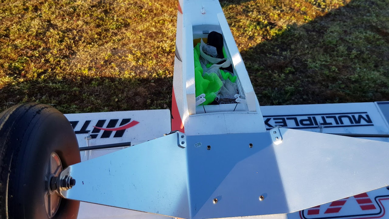 Parachutes from FunCub XL. Film and fly =D