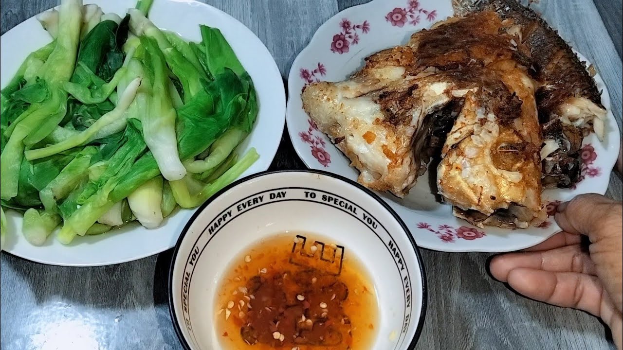 Cá Điêu Hồng Chiên Giòn Với Rau Mát Luộc Chấm Nước Mắm Chua Rất Ngon #buacomquenha 