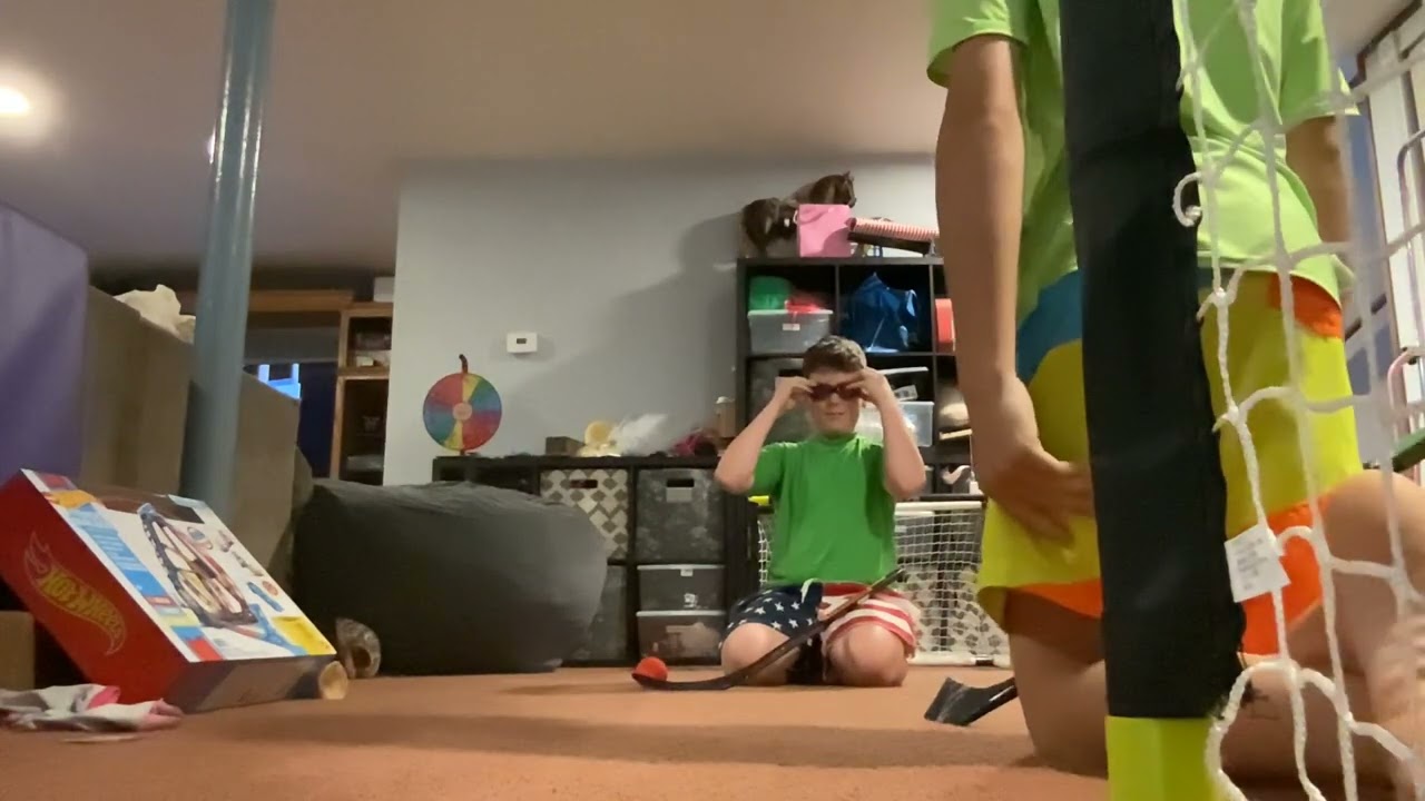 Knee hockey oilers against Islanders