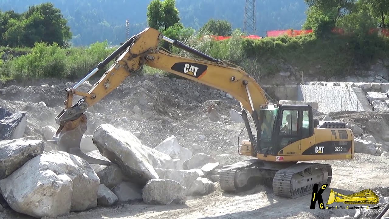 Caterpillar 323D Excavator Pose Rocks in the River