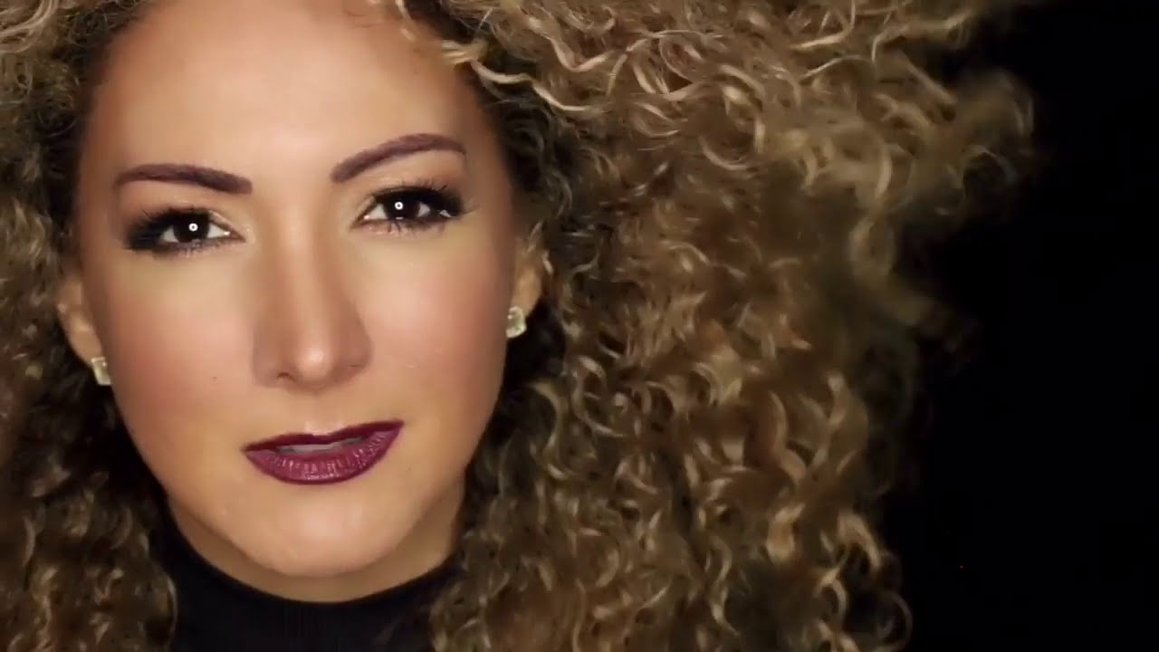 Erika Ender - C&oacute;mo Hubiera Sido (Official Video)