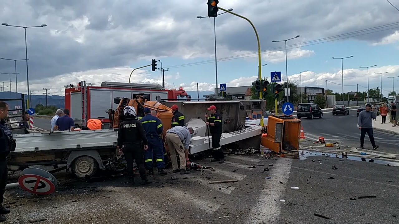 Σφοδρό τροχαίο στηνν Καρδίτσα - Απεγκλωβισμός οδηγού -29 Σεπτεμβρίου 2022