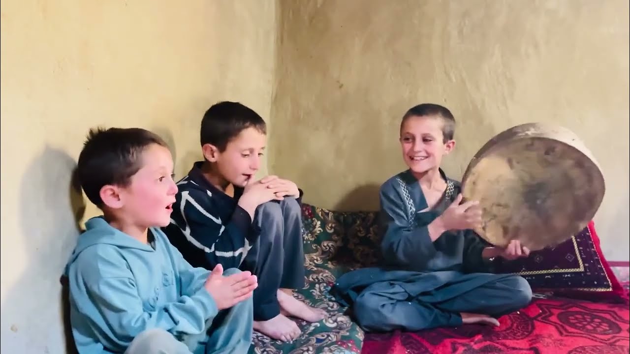 آوازخوانی کودکان زیباکِ بدخشان با دایره