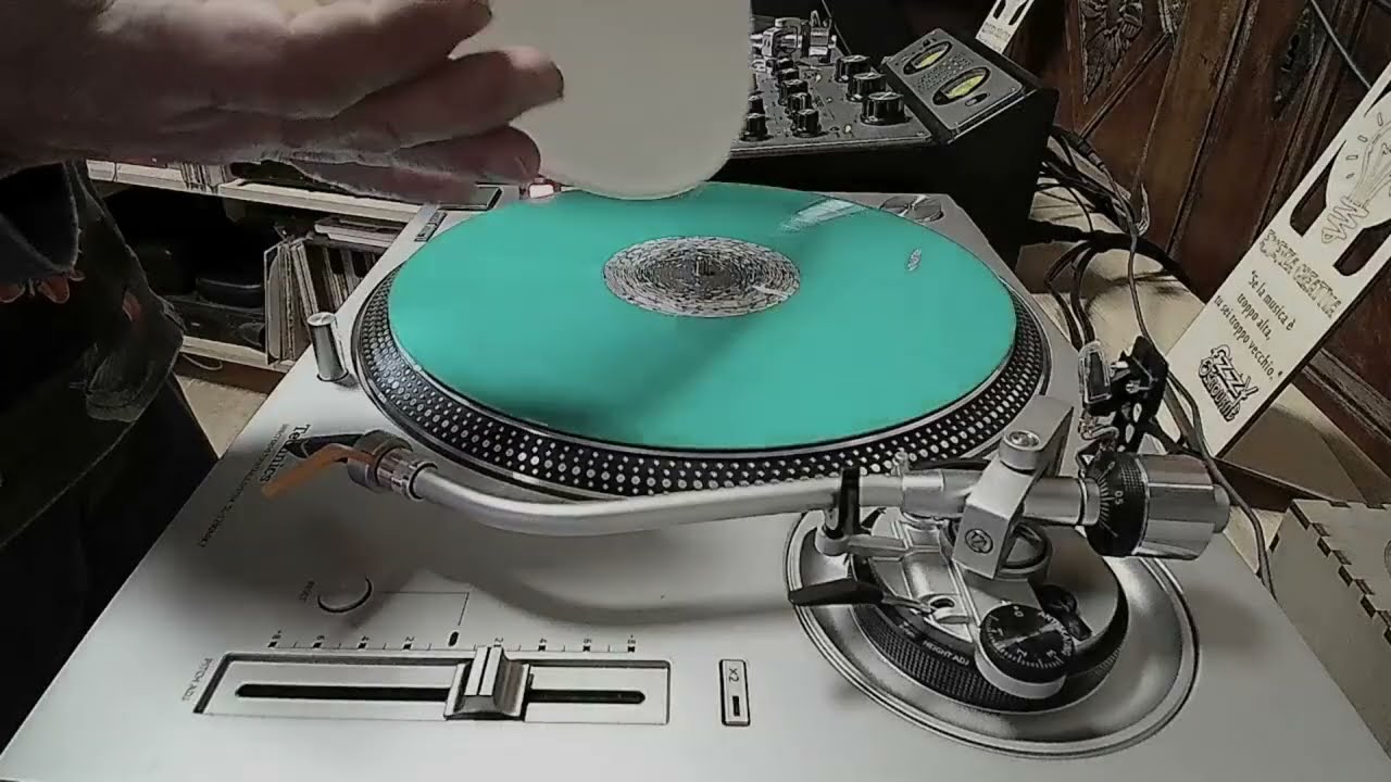 Vinyl Dj Vs Digital Dj! Uno scontro molto duro! Quale sarà il risultato?