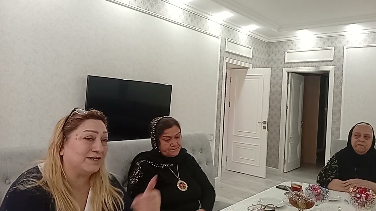 Şəhid Allahverdiyev Babək Bəxtiyar oğlunun anasını ziyarətdə Bakı şəhəri 24.12.2025