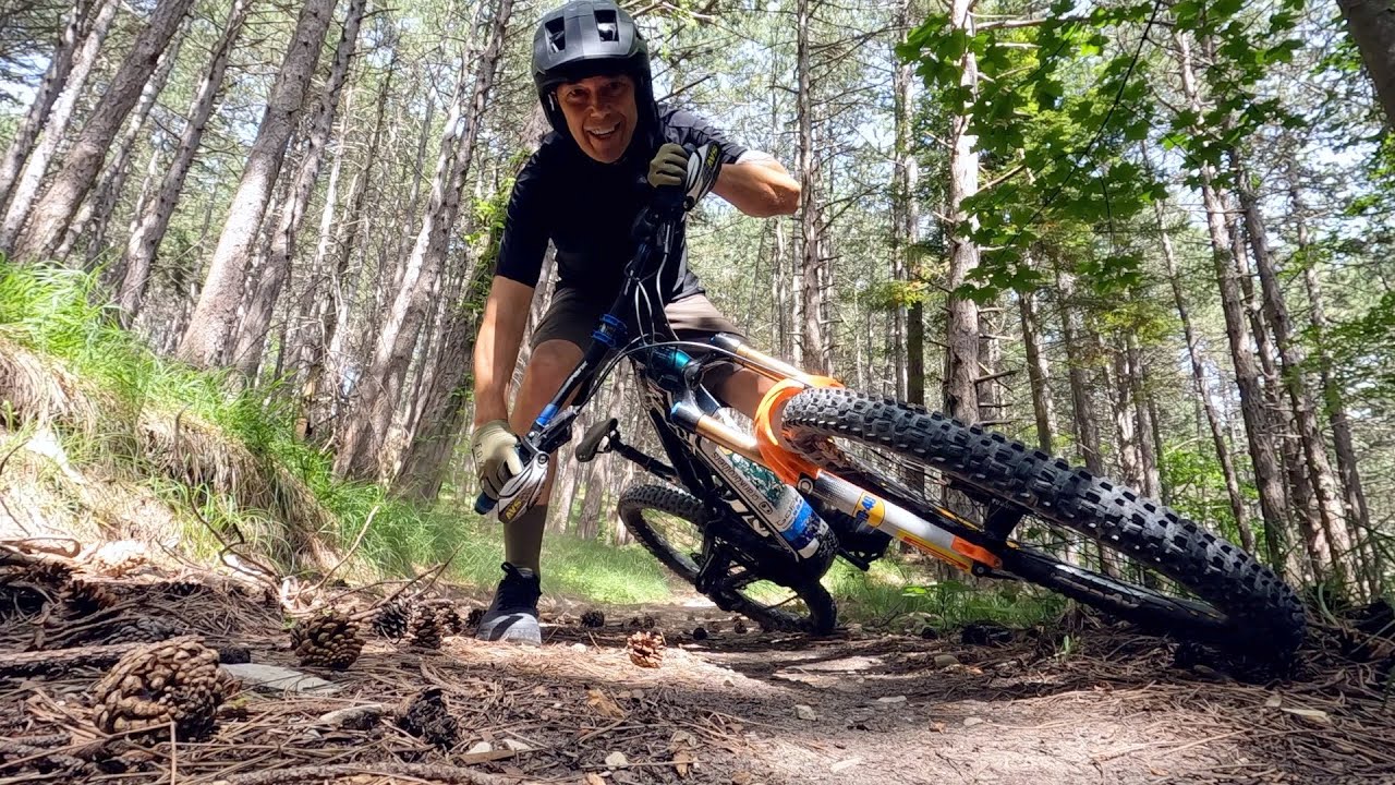 Abbigliamento per XC all Mountain ed enduro FOX MTB