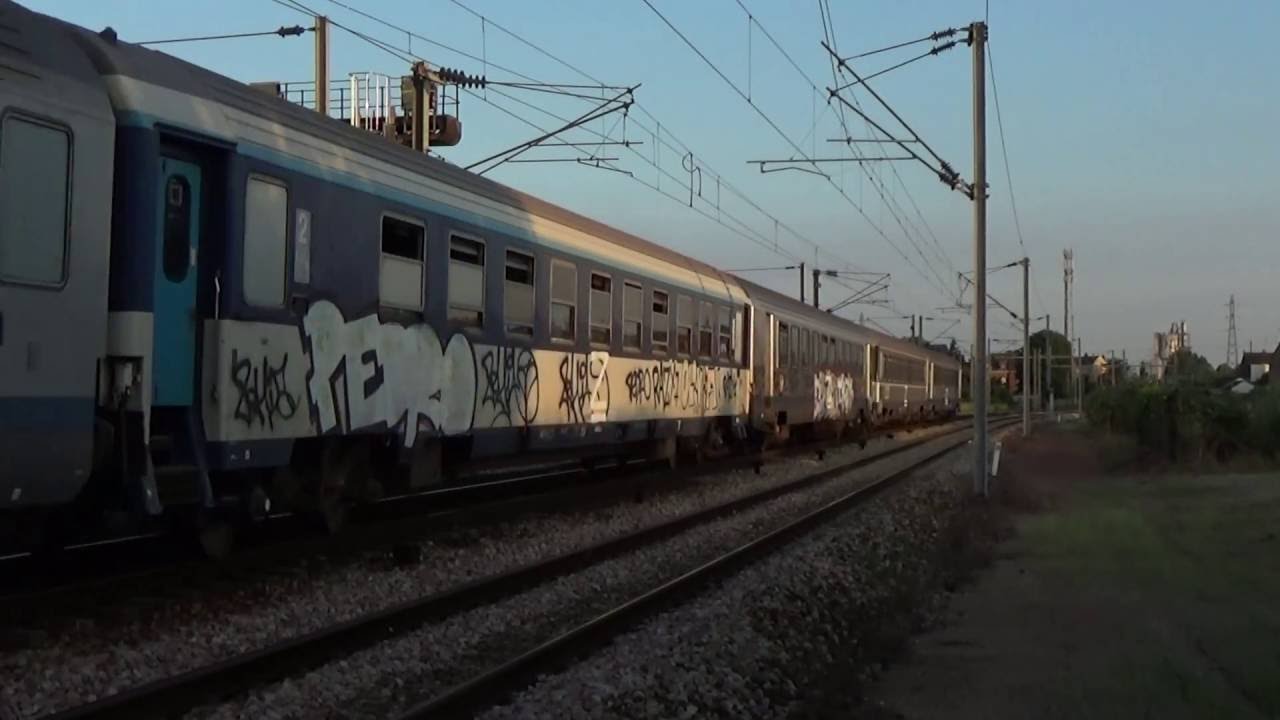 BB67400 et BB25500 + voiture corail pour la casse