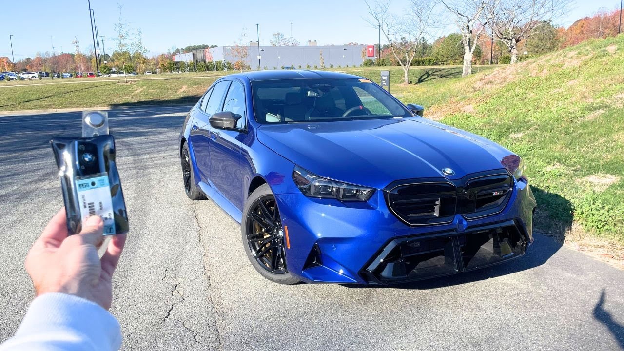 Want the ULTIMATE Driving Experience? 2025 BMW M5!