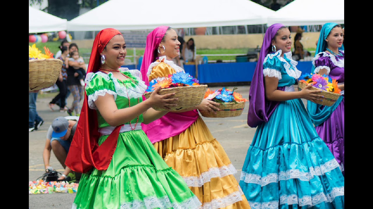 FOLKLORE SALVADORE&Ntilde;O LAS CORTADORAS