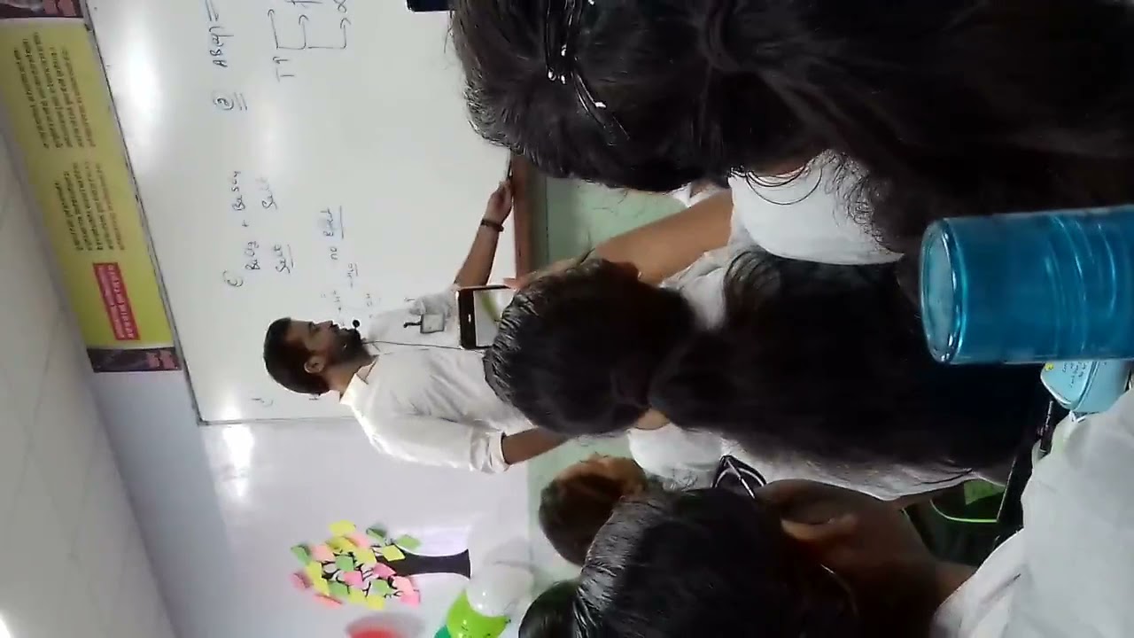 SRK pose by Allen faculty HJ sir🤩 MLI3A