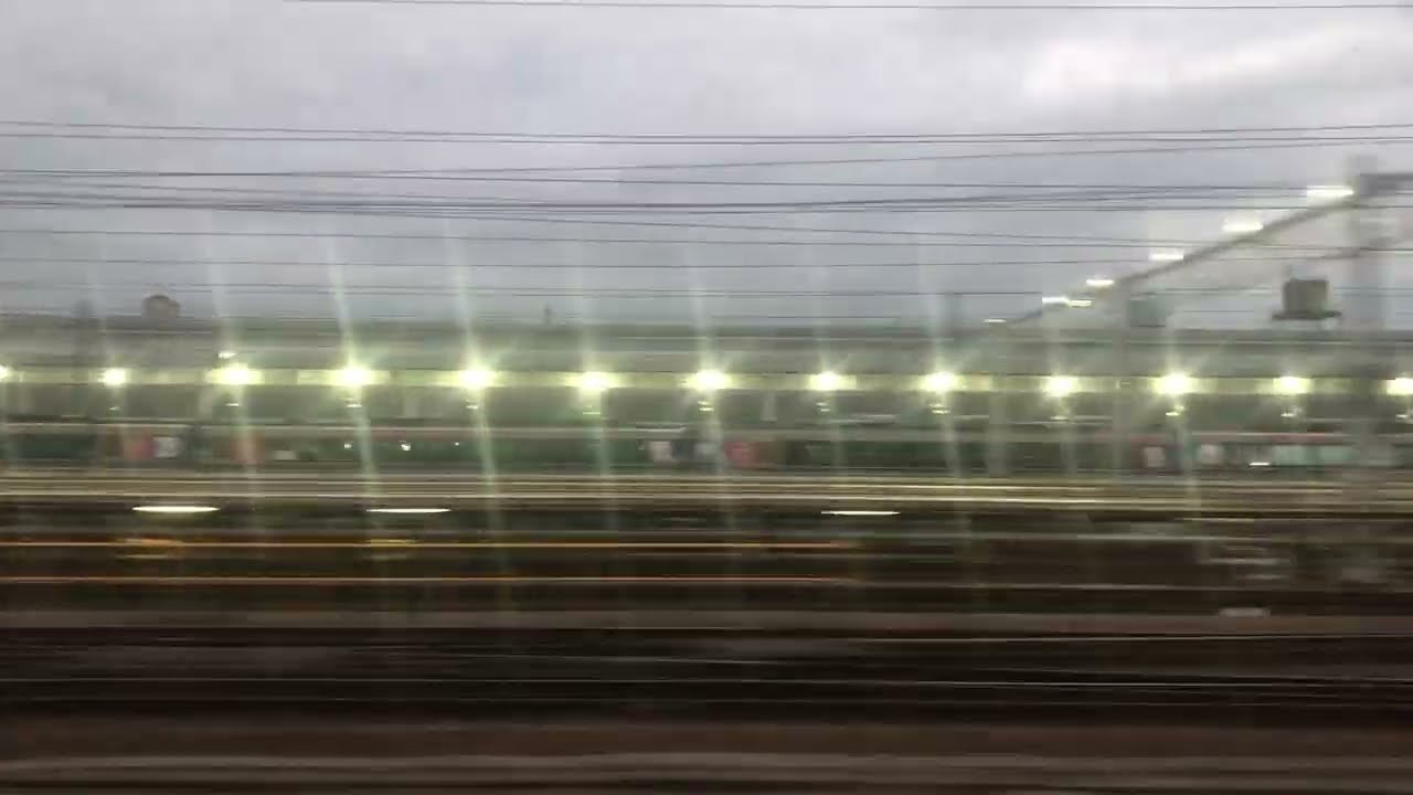 朝ラッシュ前の向日町の車庫の様子