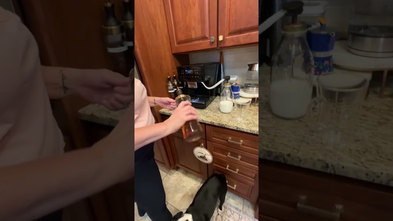 Making a Latte Macchiato ￼with Miele CM6160 short clip