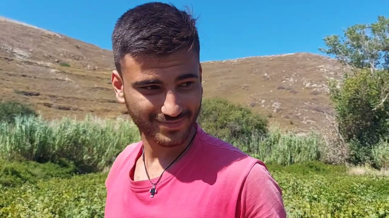 Τρύγος   στο  κτήμα  του  Γιώργου  από  τη   Λήμνο
