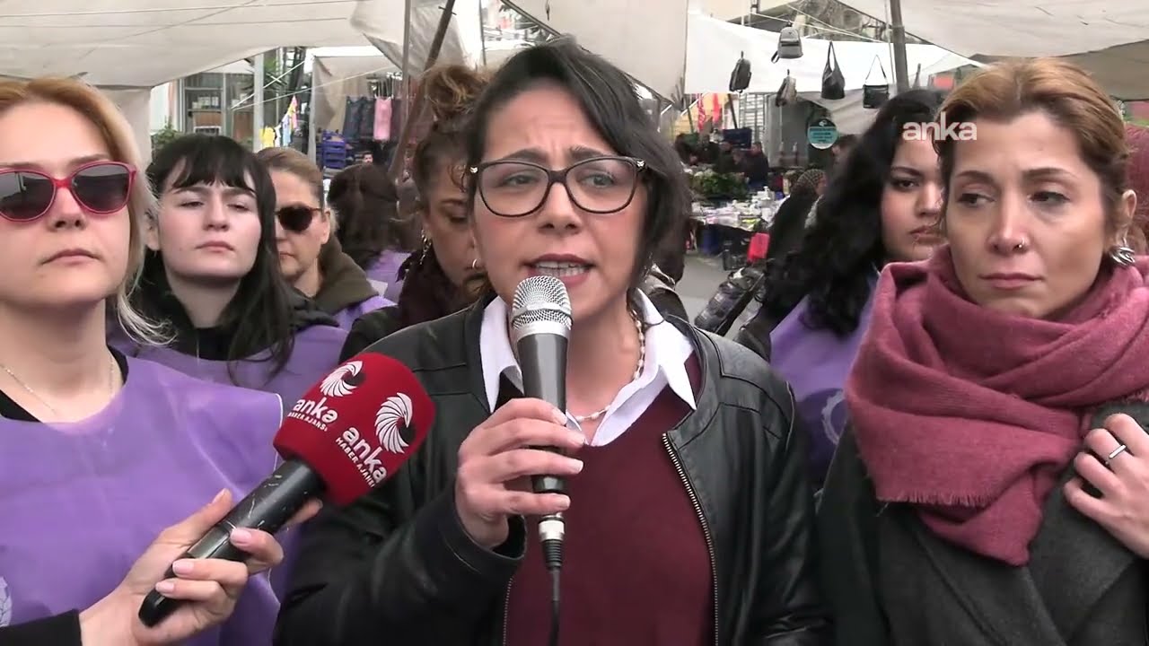 TİP Sözcüsü Sera Kadıgil, 1 Mayıs Mahallesi'nde pazar ziyareti ardından açıklama yapıyor
