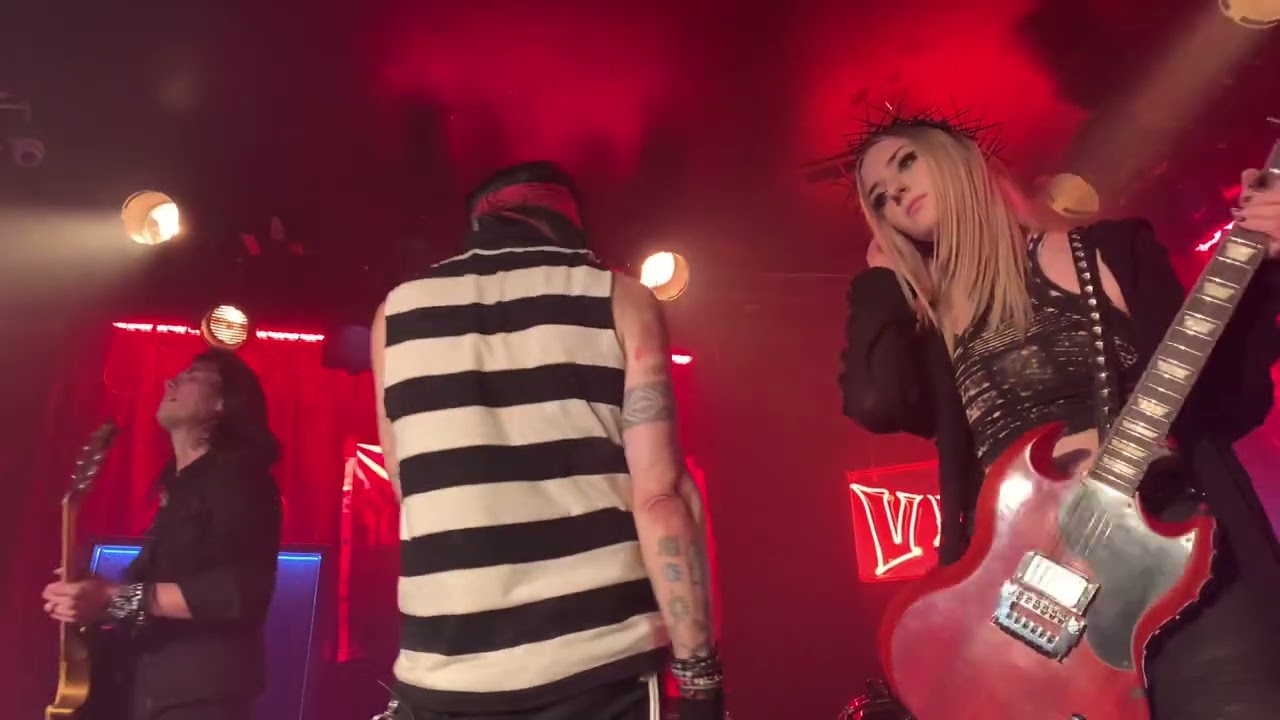 The Boom Went the Boom (with band intro)-Crossbone Skully @the Viper Room