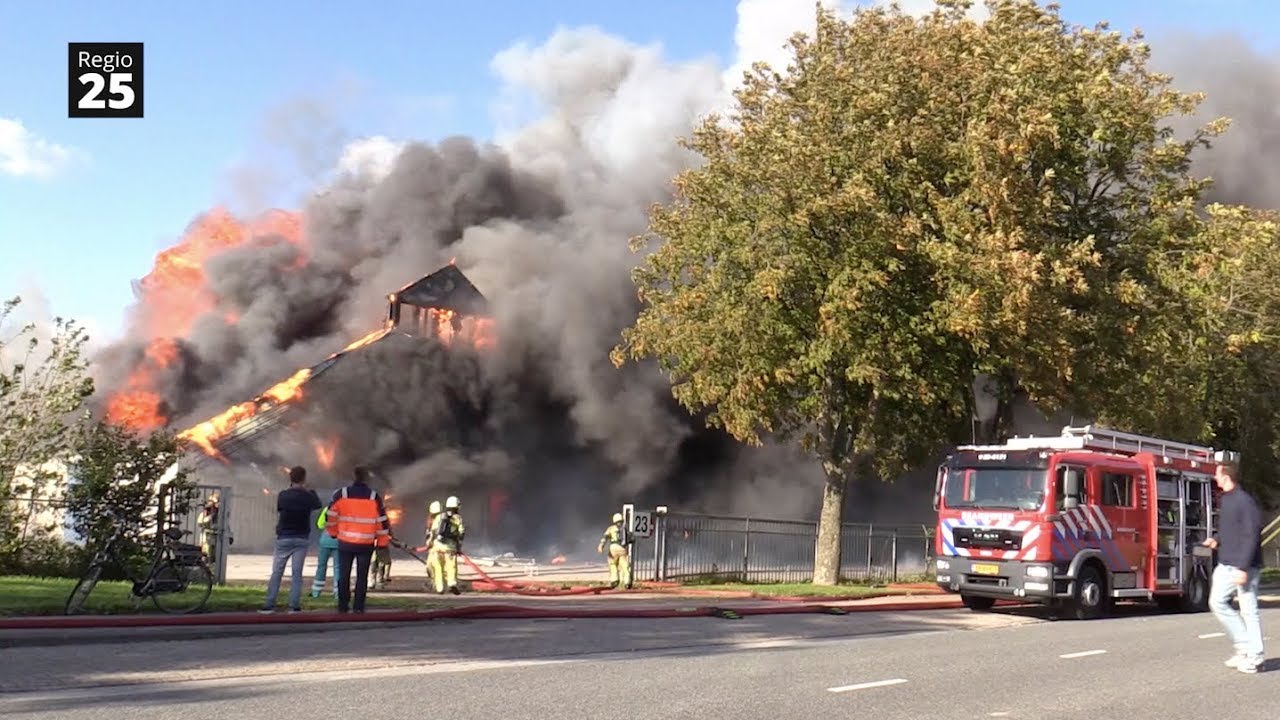 Emmeloord - Grote brand verwoest graanloods Industrieweg