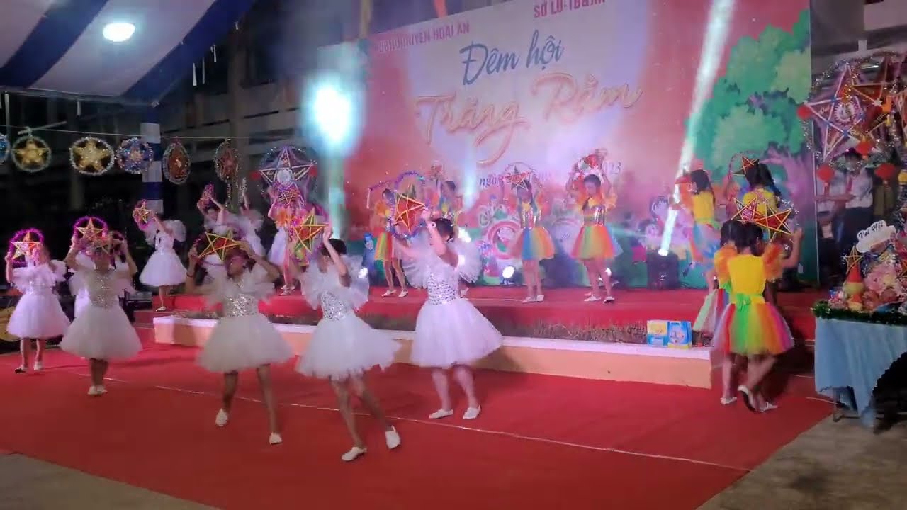 Chiec den ong sao- múa