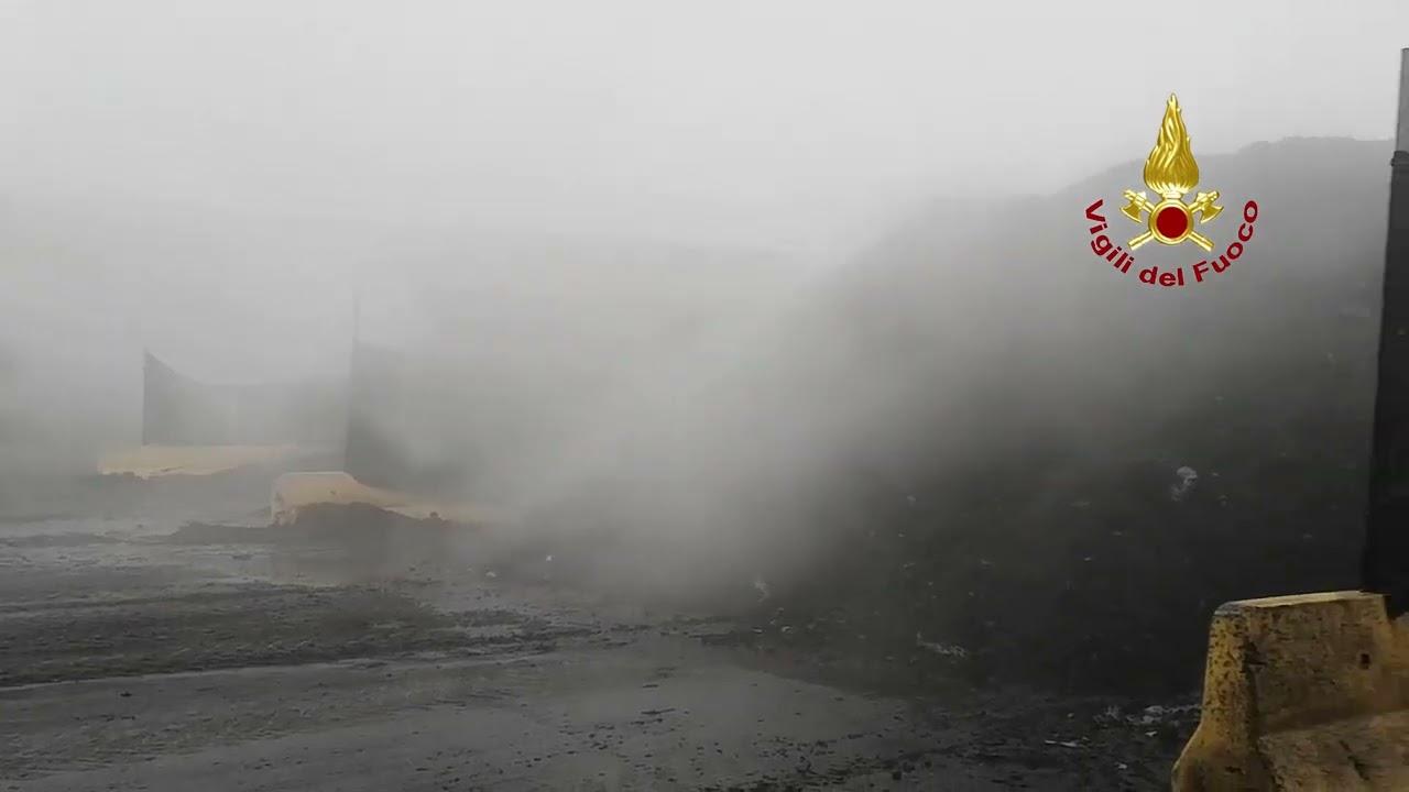 Fuoco in una ditta di smaltimento rifiuti a Isola della Scala, in provincia di Verona