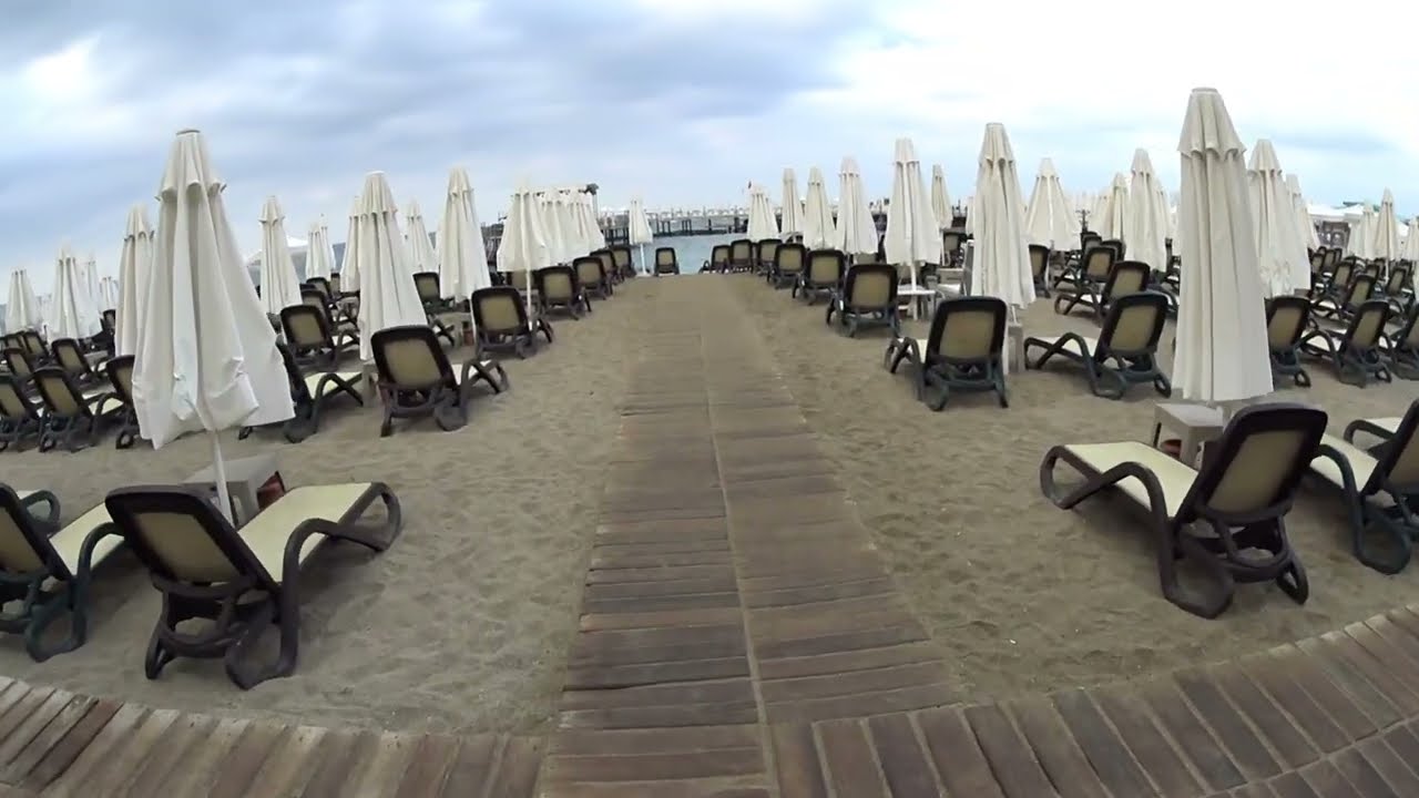От отеля к морю ....  Azura Deluxe Resort & Spa Hotel 5*