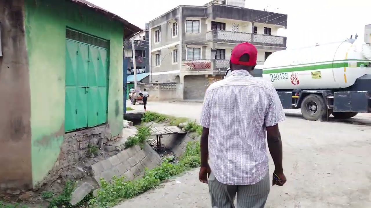 INTERIORS OF Mikindani part 1#Mombasa#Dies ist Mikindani Mainstreet Teil 1//The Foot Steps