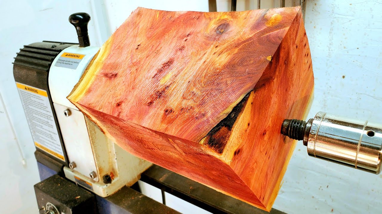 Woodturning Red pots 【職人技】赤い木を削って壺を作る