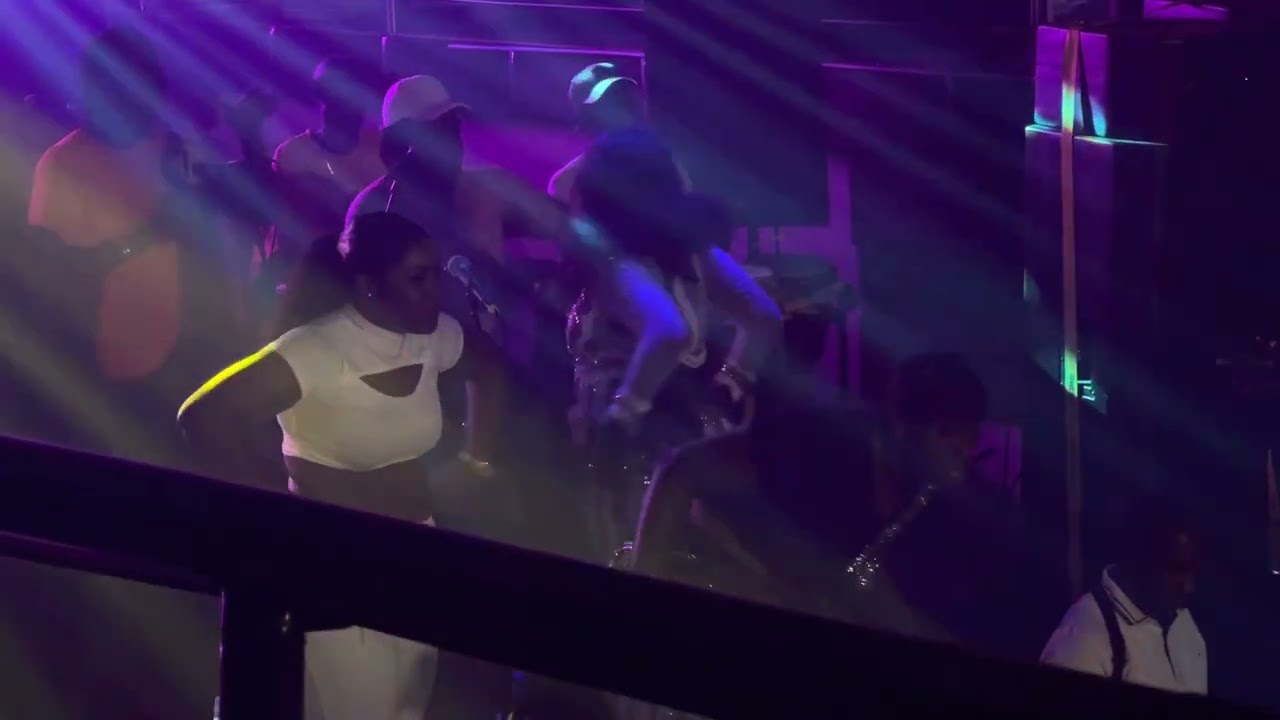 Extrait Show des danseuses de Keba Seck (Mame Ndoumb&eacute; , Thiaba et Nd. Gueye Junior) &agrave; Bango Ex Five