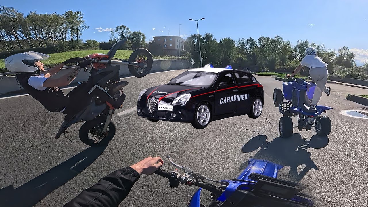 Giochiamo a NASCONDINO con i CARABINIERI🚨 ad un RADUNO | YZ & SX 125 VS CARABINIERI e LOCALE