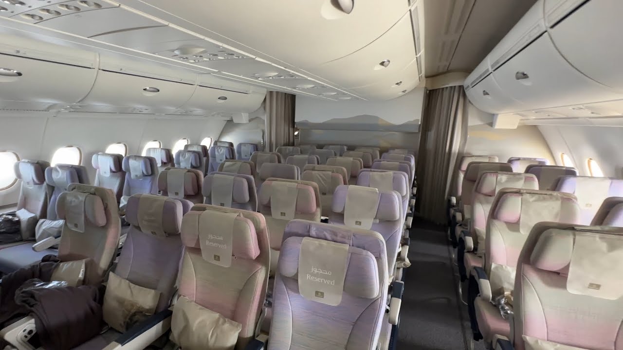 Рейс эконом-класса Airbus A380 авиакомпании Emirates (верхняя палуба) | Дубай DXB — Бангкок BKK