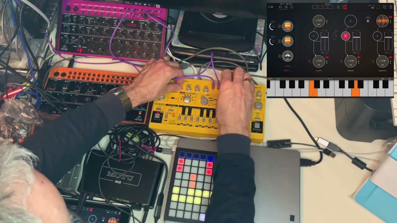 TD-3 bringing the groove to this Behringer synth jam